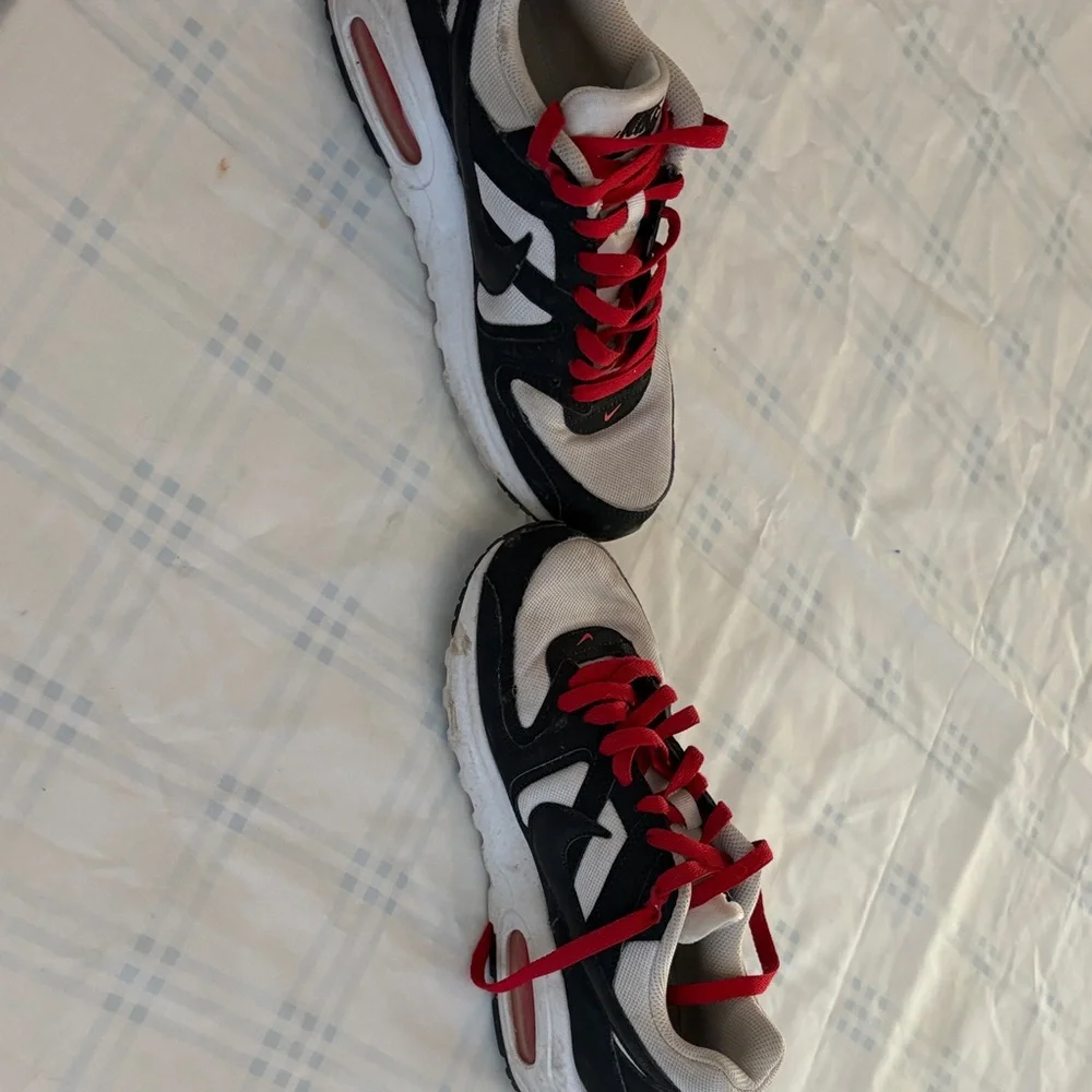 Nike Black and White Shoes‎ with Red Accents Size US7y